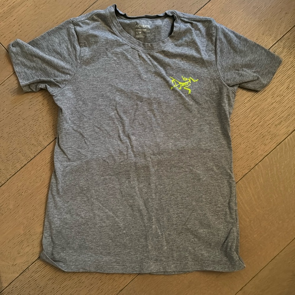 Arc’teryx grey cotton tee shirt size women’s XS